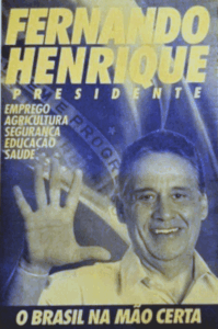 Cartaz da campanha presidencial de Fernando Henrique Cardoso com a mão aberta e os cinco temas do plano de governo FHC 1994: emprego, agricultura, segurança, educação e saúde, acompanhados do slogan “O Brasil na mão certa”.